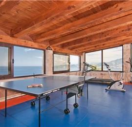 1 Bedroom Apartment with 2 Shared Pools, sleeps 2